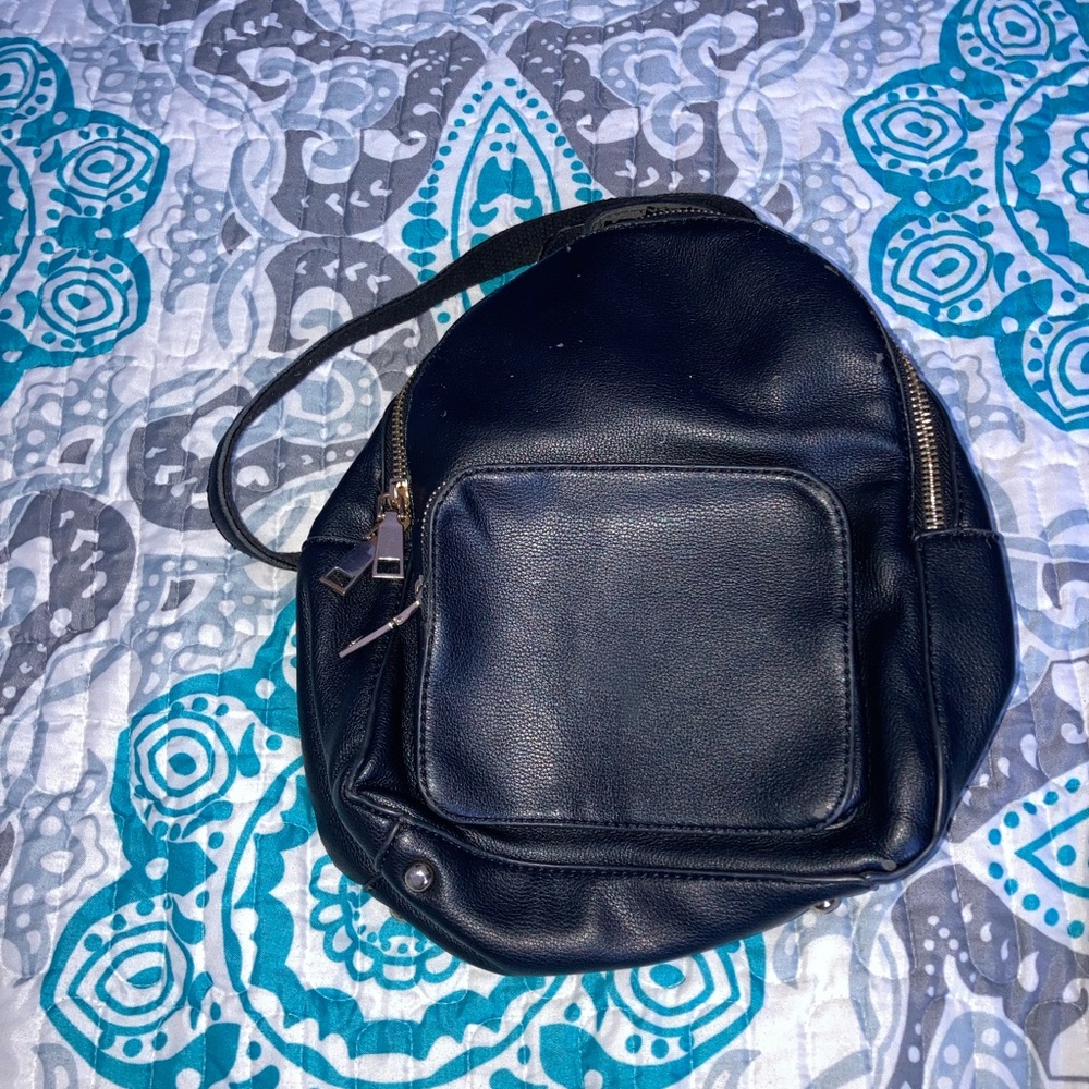 Elegant Black Leather Women's Bag